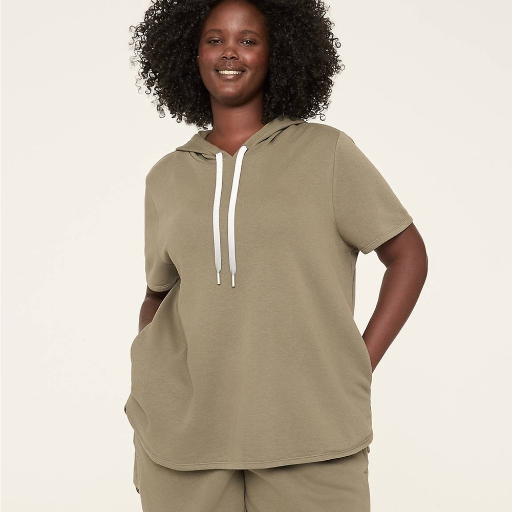 LIVI Olive  Short Sleeve Hooded French Terry top Size 26/28